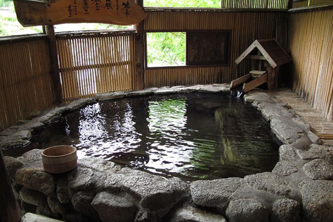 Bể tắm Onsen là gì? 