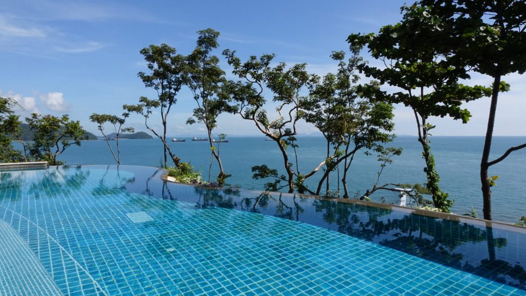 Lứu ý khi thiết kế và vận hành hồ bơi vô cực