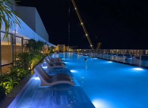 Tổng Hợp Các Bể Bơi Mở Tối tại Hà Nội