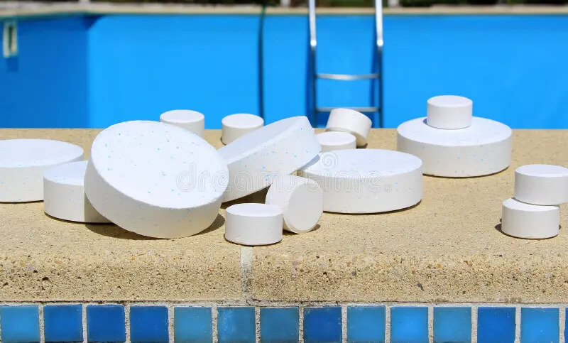 Các hóa chất giúp xử lý nước bể bơi bị dục nhanh hơn