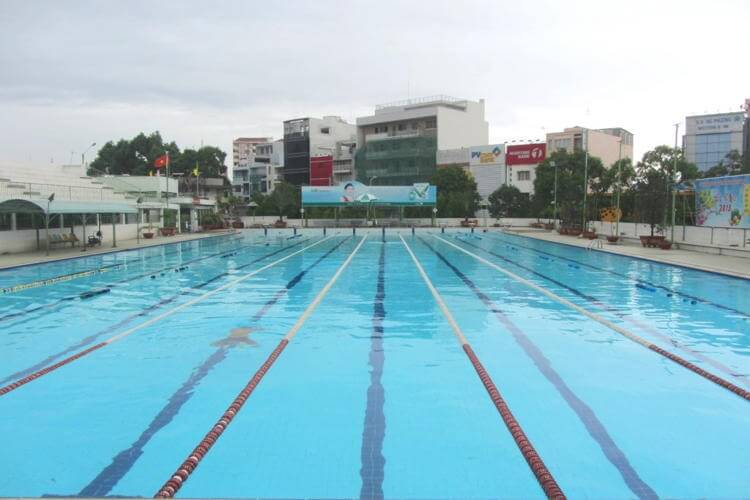 Kinh nghiệp lựa chọn hồ bơi Nơ Trang Long thoải mái